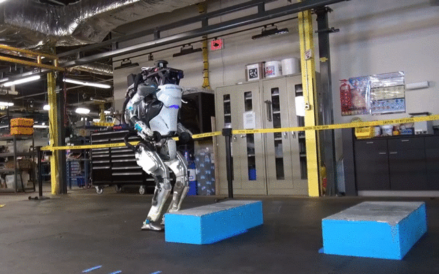 极客晨星：波士顿动力机器人：旋转、跳跃、工作样样都行，未来会取代人类吗？